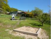Sandkasten und zur Residenz Binz geh�render Grillplatz